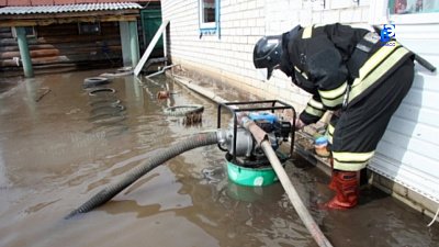 В Миассе продолжается борьба с последствиями паводка