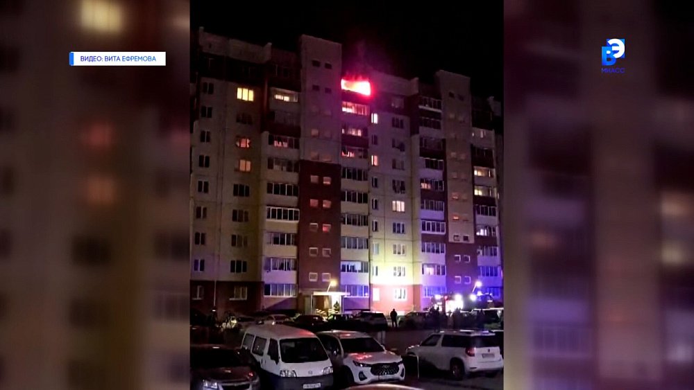 На улице Седова загорелась квартира