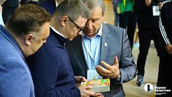 Алексей Текслер объявил об открытии репродуктора для отечественного кросса кур