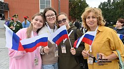 Триколор площадью 270 кв. м развернули в Челябинске