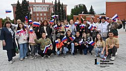 Триколор площадью 270 кв. м развернули в Челябинске