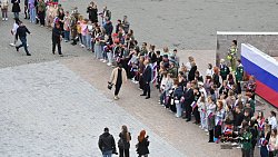 Триколор площадью 270 кв. м развернули в Челябинске