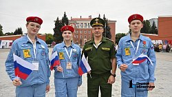 Триколор площадью 270 кв. м развернули в Челябинске