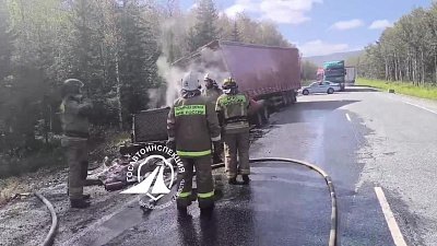 На трассе М‑5 в Челябинской области вспыхнул грузовик