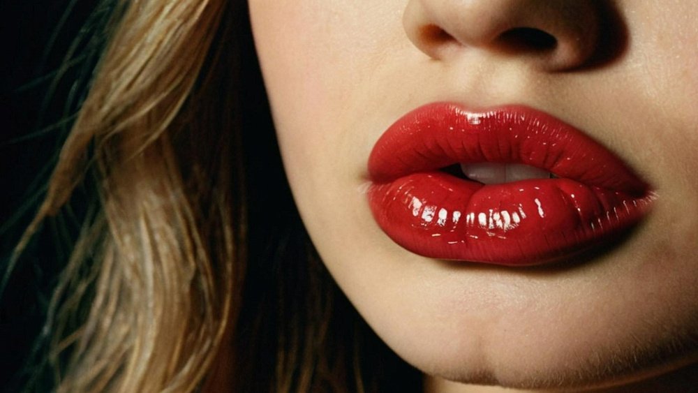 Увеличение губ делает более выраженными носогубные складки