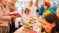 На фесте «Челябинская область — большая семья» придумали новый формат тактильных книг