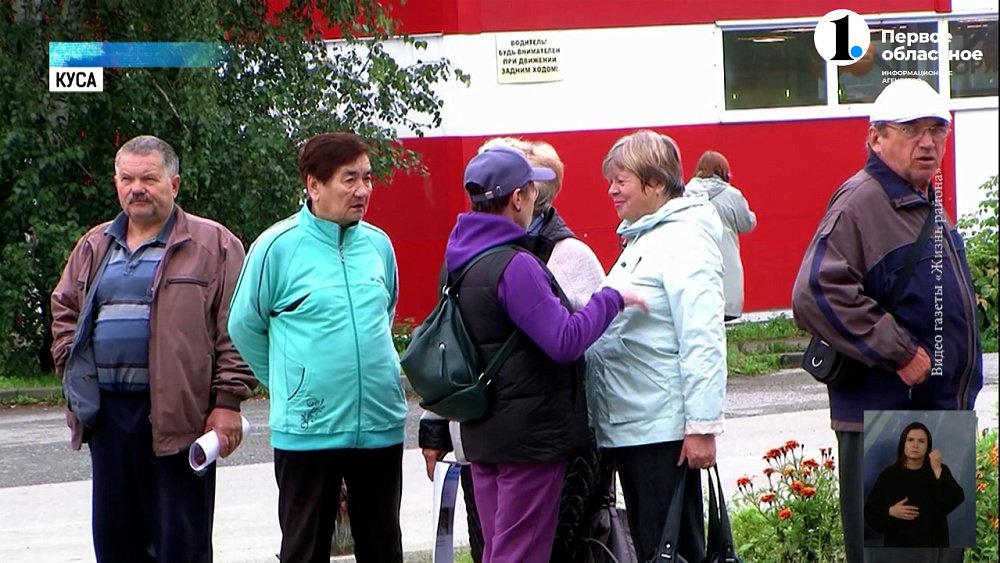 Танкисты поблагодарили волонтеров за гумпомощь