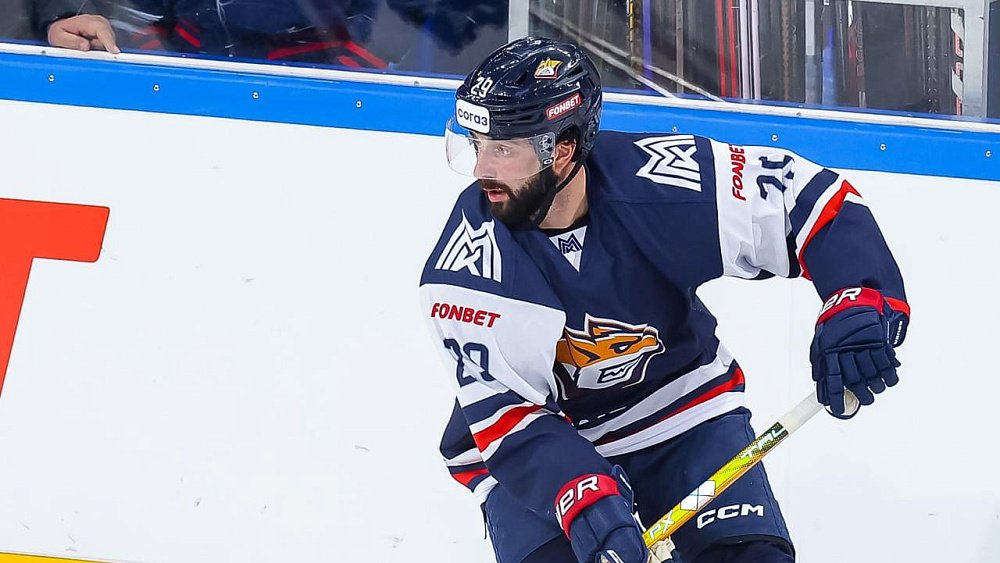 Тренер «Металлурга» увел команду со льда в знак протеста во время игры в Магнитогорске