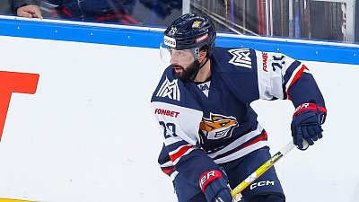 Тренер «Металлурга» увел команду со льда в знак протеста во время игры в Магнитогорске