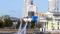 Жители Челябинска заметили тренировку флайбордистов на реке Миасс