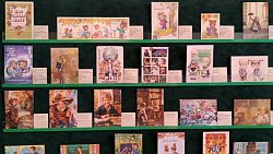 Музей почты в Челябинске представляет выставку открыток к 1 Сентября