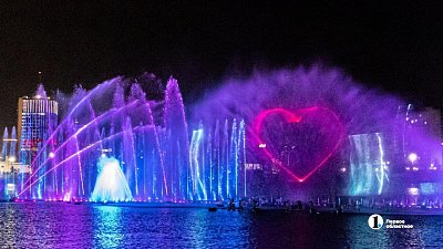 Умный светомузыкальный фонтан запустили в центре Челябинска