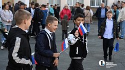 В школах Челябинска празднуют День знаний