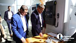 Алексей Текслер побывал на линейке в крупнейшем техникуме программы «Профессионалитет»