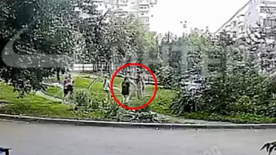 В одном из дворов Челябинска женщина напала на ребенка