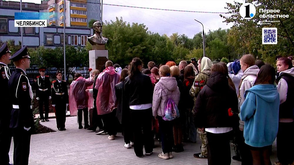 В Челябинске установили памятник Александру Яковлеву