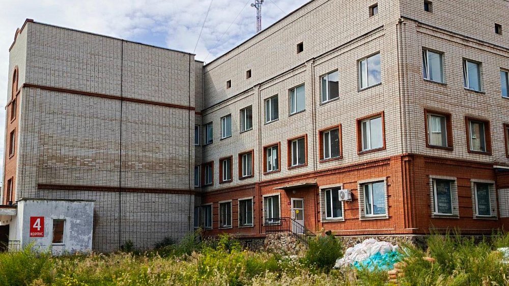 В Троицке начался капитальный ремонт поликлиники областной больницы