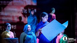 Челябинцам показали спектакль о ненасильственном сопротивлении