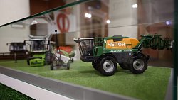 Губернатор вручил награды лучшим сотрудникам челябинской птицефабрики