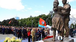 В центре Челябинска открыли памятник «Защитникам Отечества»