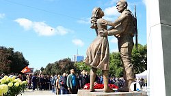 В центре Челябинска открыли памятник «Защитникам Отечества»