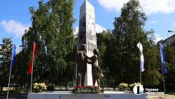 В центре Челябинска открыли памятник «Защитникам Отечества»