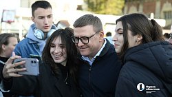 Губернатор Алексей Текслер пообщался с активистами Движения Первых