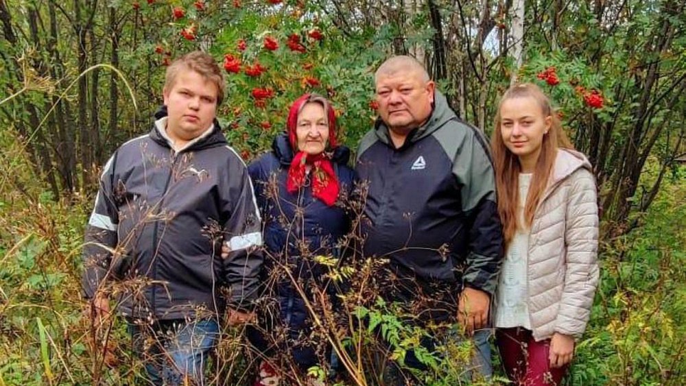 В Златоусте сотрудники полиции разыскали пропавшую в лесу женщину