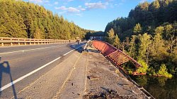 Под Усть‑Катавом в лобовом ДТП погибли водители легковушки и фуры