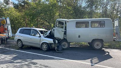 Водитель «Киа‑Каренс» погиб при столкновении с УАЗом в Трехгорном