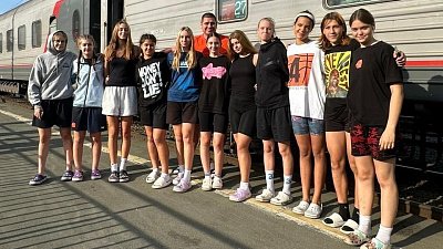 Челябинская область поддержала баскетбольную команду девушек из Курска