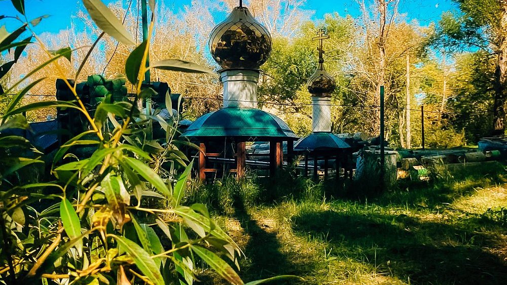 Возле челябинского аэропорта возводят временный храм