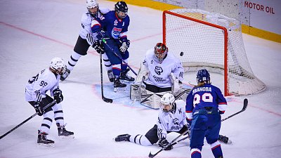 Хоккеистки «Белых медведиц» с поражений стартовали в чемпионате ЖХЛ