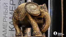 «А ты купи слона!»: в Камерном поставили мечту колхозника о безбедной жизни