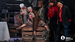 «А ты купи слона!»: в Камерном поставили мечту колхозника о безбедной жизни