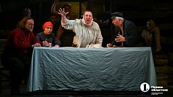 «А ты купи слона!»: в Камерном поставили мечту колхозника о безбедной жизни