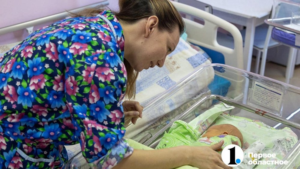 В Челябинске вручили подарки женщинам, ставшим мамами в День города