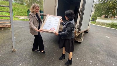 Златмаш передал образовательным учреждениям радиаторы