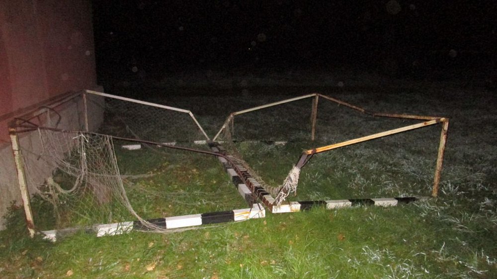 В Челябинской области возбудили уголовное дело после падения ворот на школьника