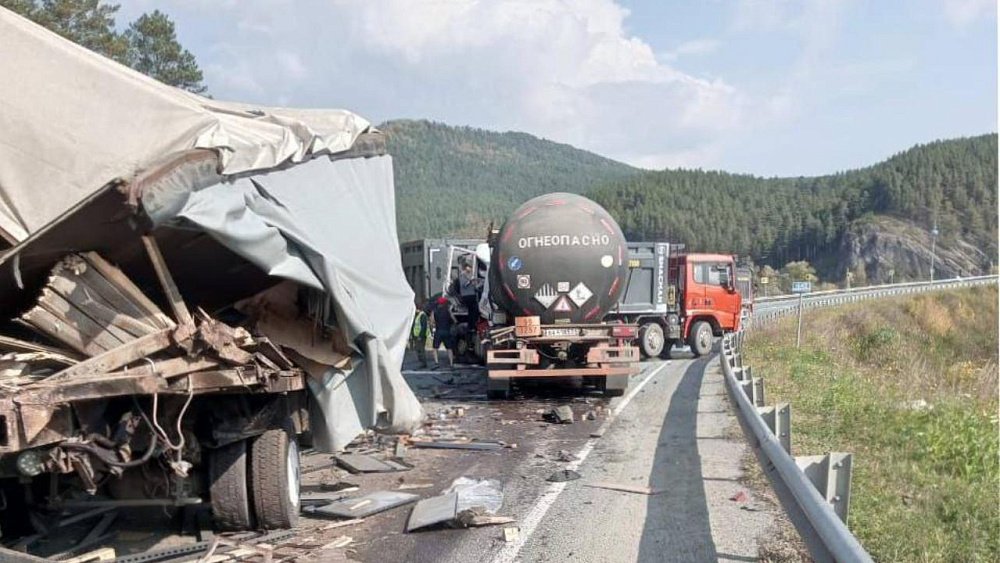 Грузовик собрал 4 машины на спуске в Катав-Ивановском районе