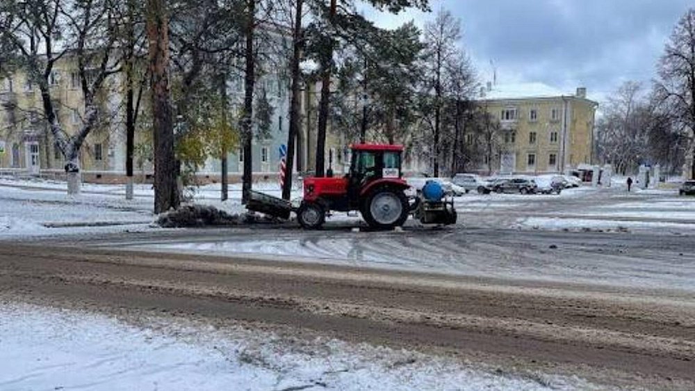 В Озерске отказались от использования отсева на дорогах, чтобы не забивать ливневки