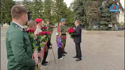 Перед инаугурацией Алексей Текслер возложил цветы к Вечному огню