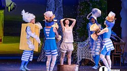 Веселье для детей, трагедия для родителей. В Челябинске показали спектакль — посвящение дочери Чуковского