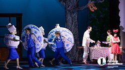 Веселье для детей, трагедия для родителей. В Челябинске показали спектакль — посвящение дочери Чуковского