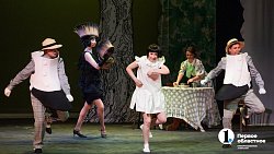 Веселье для детей, трагедия для родителей. В Челябинске показали спектакль — посвящение дочери Чуковского