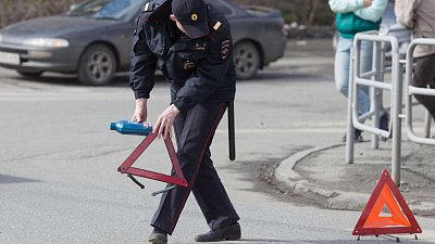 В Челябинске пожилая женщина погибла под колесами грузовика