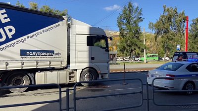 В Челябинске пешеход попал под колеса большегруза