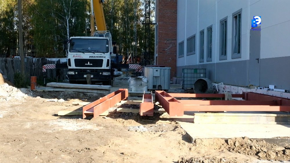 В Миассе продолжается строительство Центра скалолазания