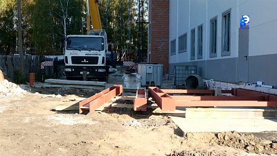 В Миассе продолжается строительство Центра скалолазания