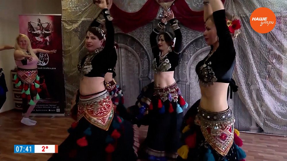 Эффектный и современный стиль в сюжете «Трайбл-танцы»